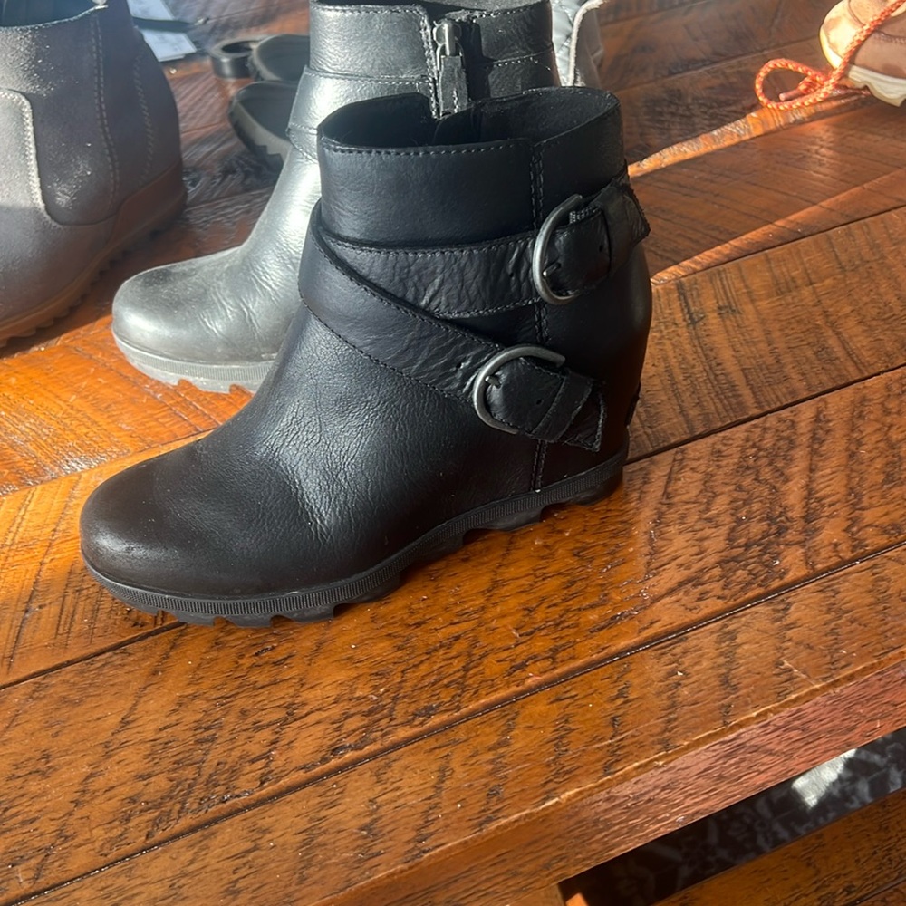 Black leather Sorels